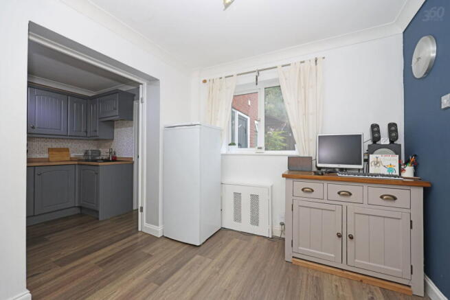 Wetherby Close,Cheadle,Stoke-on-trent,ST10 1UH photo 4