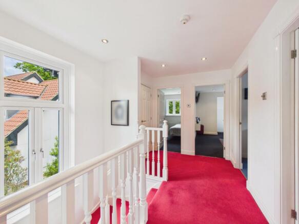 4 bed Detached for sale Image 12