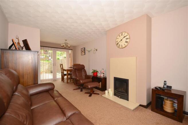Lounge & Dining Area
