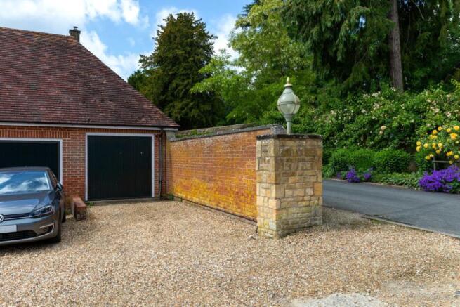 Garage/Parking