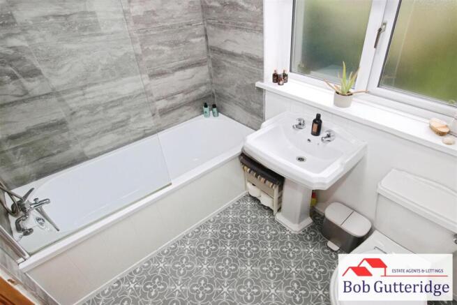 FIRST FLOOR BATHROOM