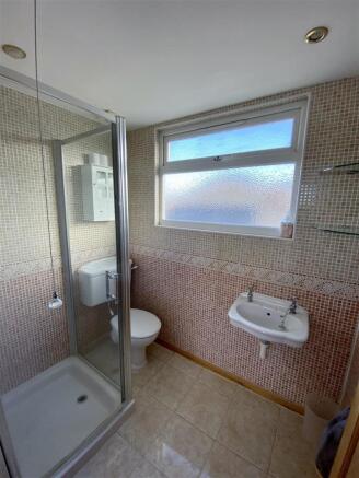 Shower Room: