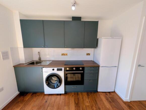 Park Road, Colliers Wood, London photo 4