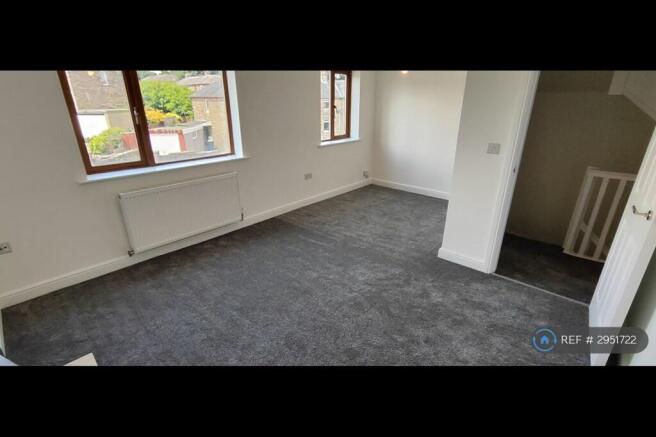 4 bed Terraced to rent Image 7