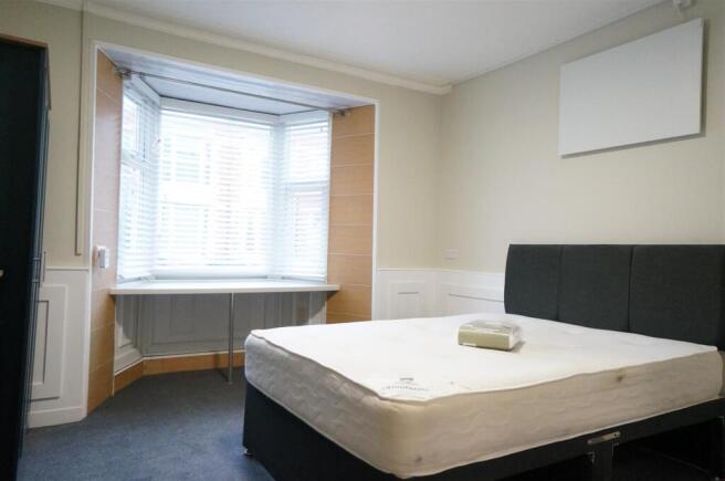 Bedroom 2 (2).JPG