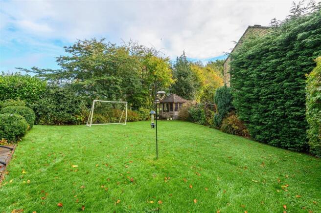 5 bed Detached for sale Image 6
