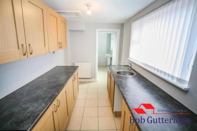 FITTED KITCHEN