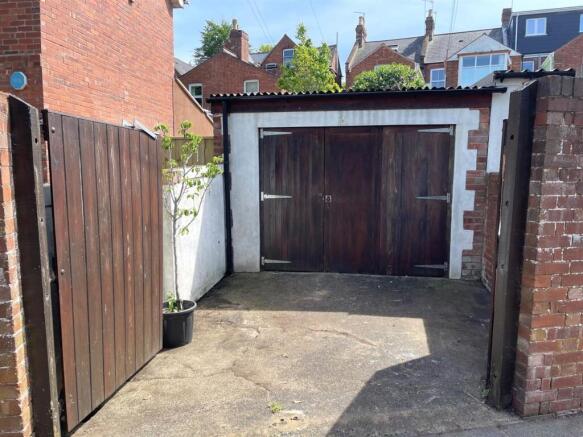 Garage & Parking Space