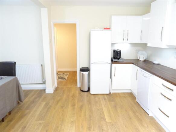 L-Shaped Dining Kitchen