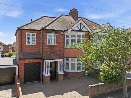 Ashmour Gardens, Romford