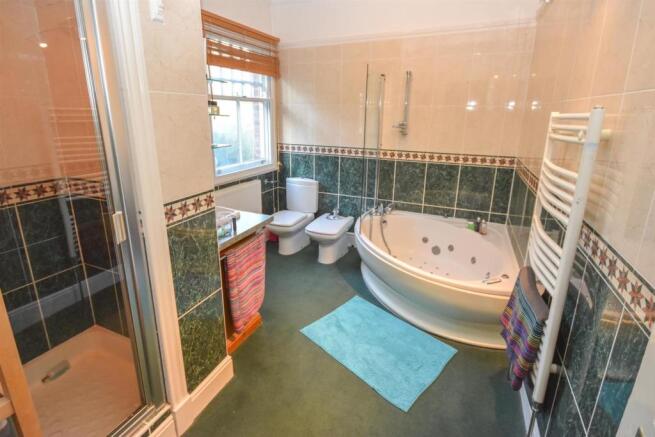 EN SUITE