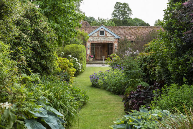 Garden to Front D...