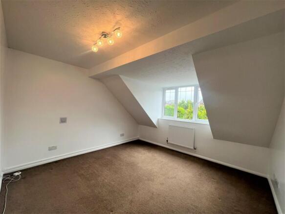 4 bed Town House to rent Image 7