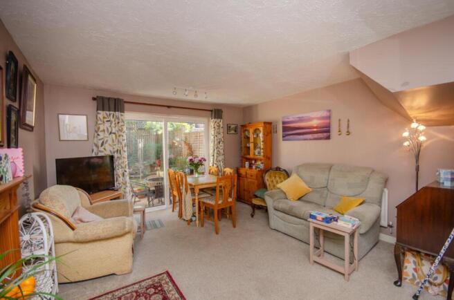 Living room pic 3.jpg