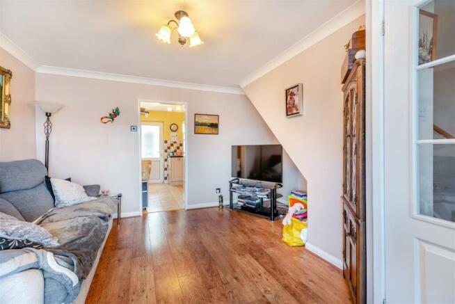 8576994-interior10.jpg