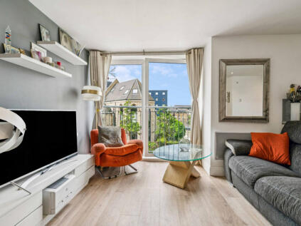 Holland Gardens, Kew Bridge, TW8