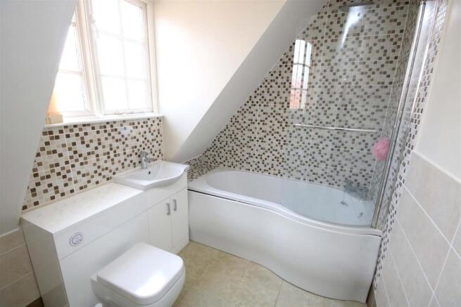 EN_SUITE BATHROOM