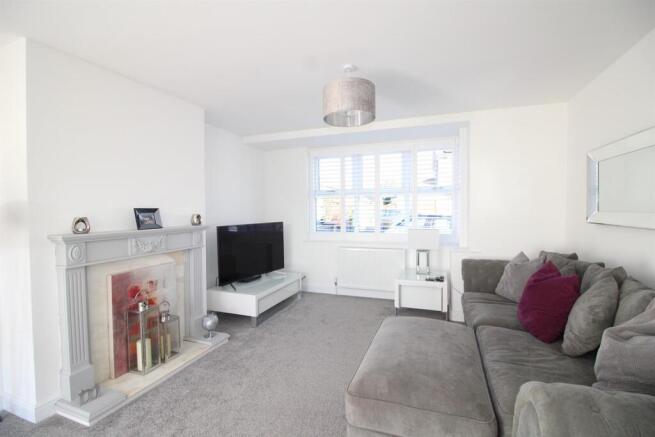 53 Grosvenor Rd-Lounge1.JPG