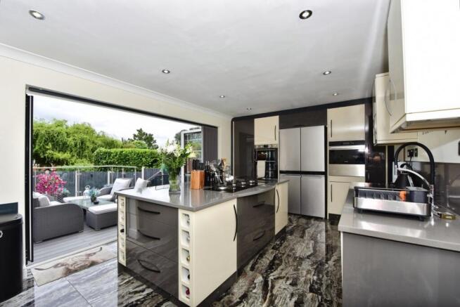 4 bed Detached for sale Image 6