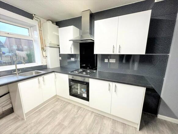3 bed Terraced to rent Image 4