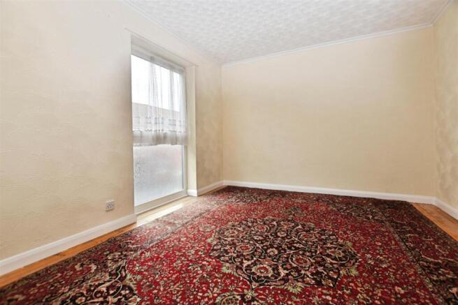 2 bed Flat for sale Image 5