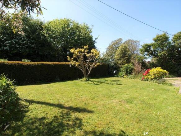 FRONT GARDEN