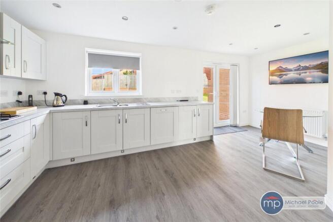 5 bed Detached for sale Image 4