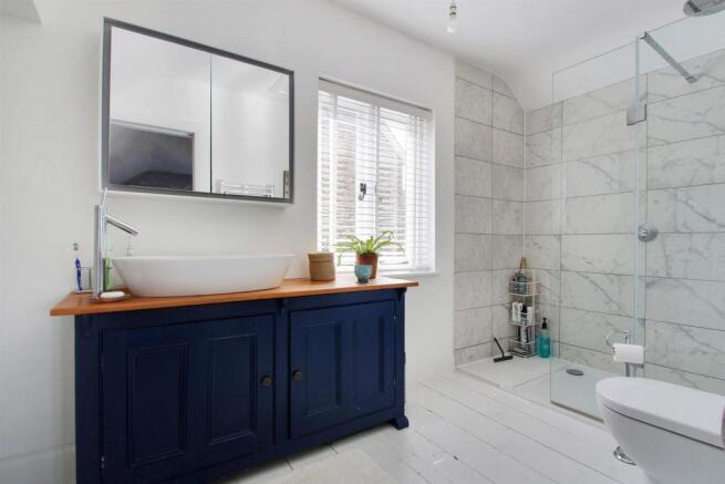 Master En Suite.jpg