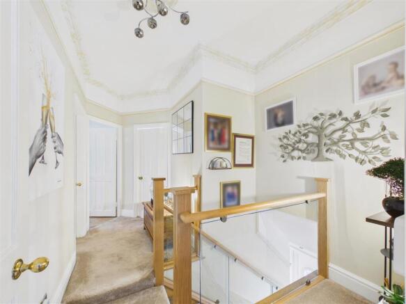 4 bed Semi-Detached for sale Image 10