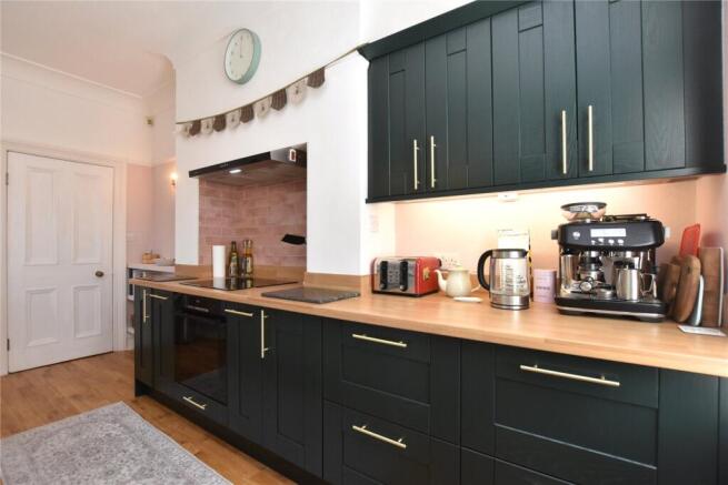 4 bed Semi-Detached for sale Image 8