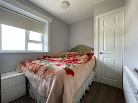 3 bed Flat to rent Image 8
