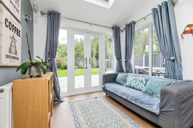 4 bed Semi-Detached for sale Image 10