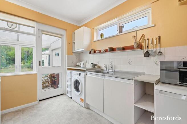 Court Avenue, Harold Park, RM3 photo 4
