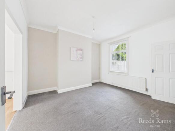 2 bed Terraced to rent Image 5