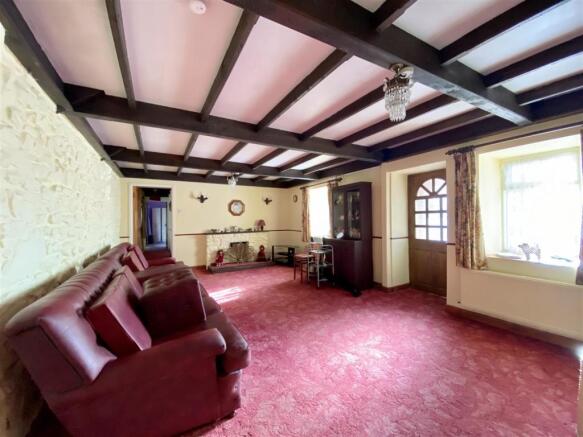 SITTING ROOM: