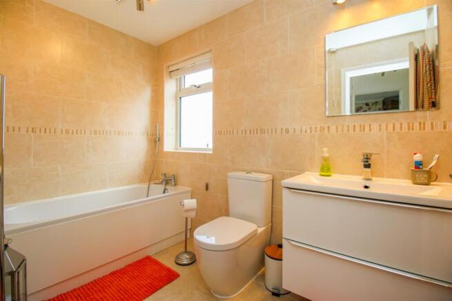 BATHROOM/W.C.