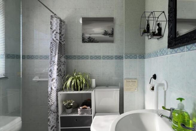 321 High Rd Shower Room