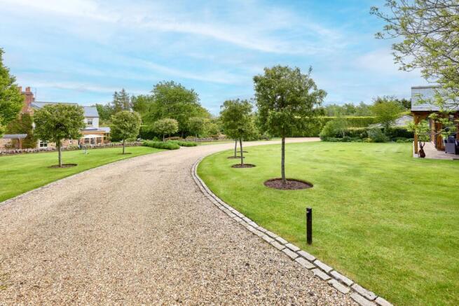5 bed Detached for sale Image 6