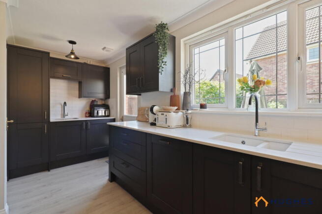 4 bed Detached for sale Image 8