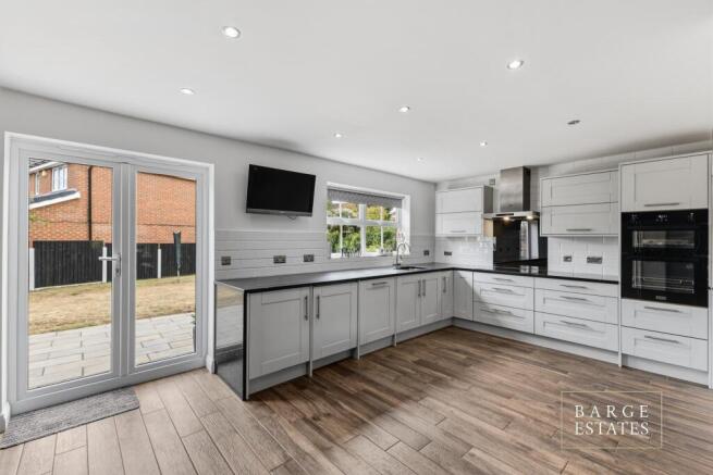 5 bed Detached for sale Image 4