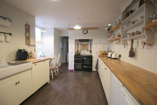 Lightburne Ave, 13 Kitchen new.JPG