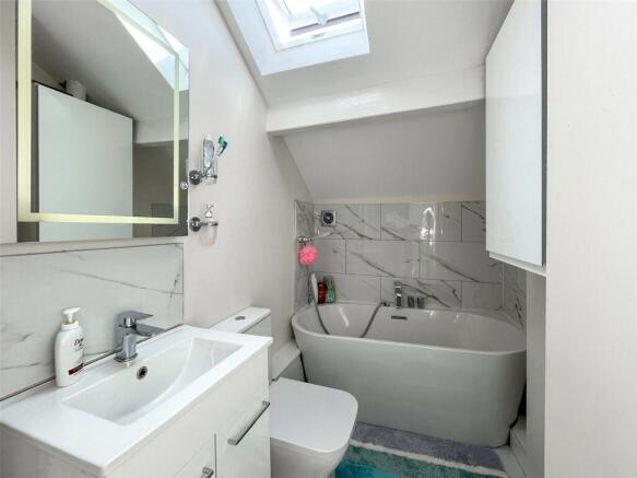 3 bed Apartment for sale Image 5