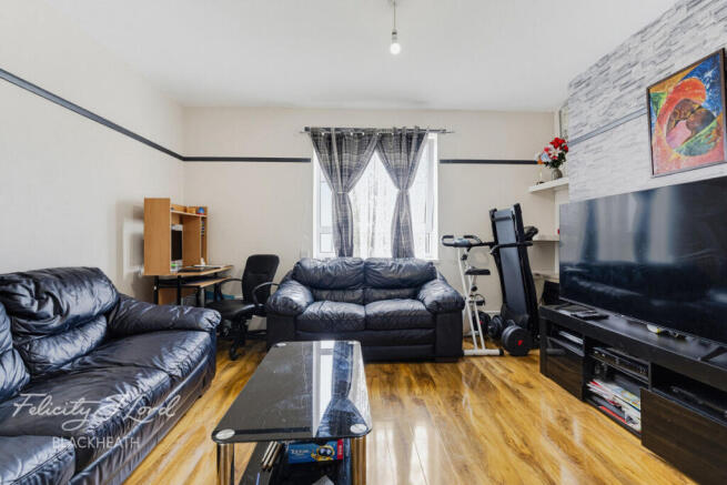 3-bed flat on Fairlawn, Charlton, £300,000