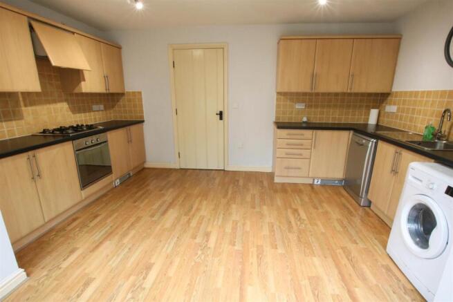 4 bed Town House for sale Image 5