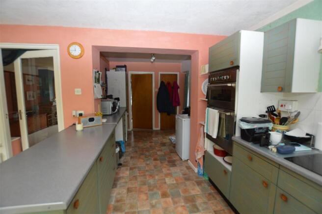 KITCHEN/DINING ROOM