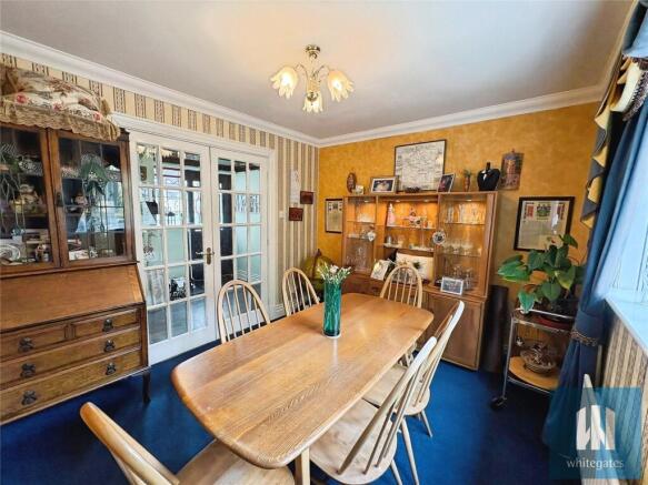 5 bed Detached for sale Image 4