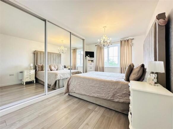 2 bed Apartment to rent Image 11