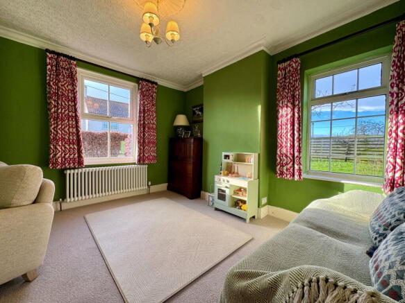 4 bed Detached for sale Image 8