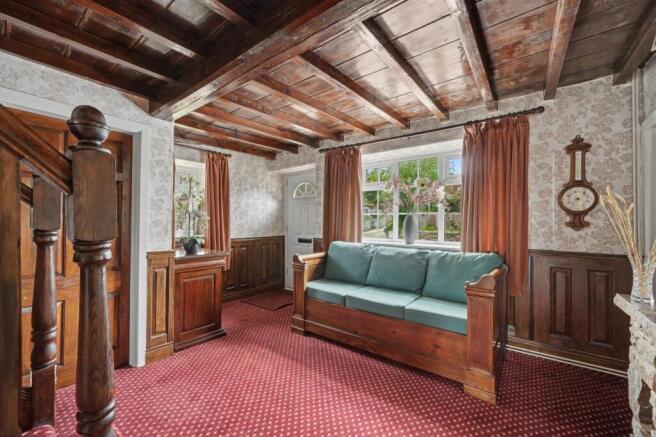 5 bed Detached for sale Image 8
