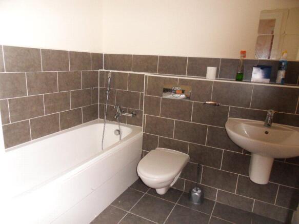 2 bed Apartment to rent Image 9